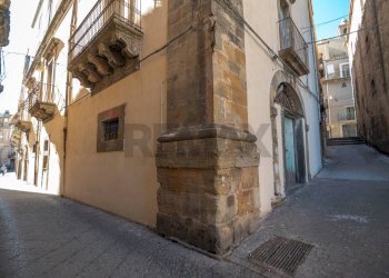 Edificio all\'aperto - Casa indipendente Via Santissimo Salvatore
 
12, Caltagirone - foto 58