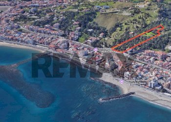 Vista dell\'acqua - Terreno agricolo via pancrazio de pasquale
 
nc, Giardini-Naxos - foto 7