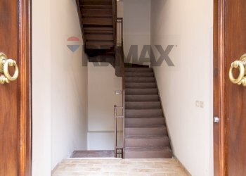 Scale - Casa indipendente Via S.Amico
6, L'Aquila - foto 3