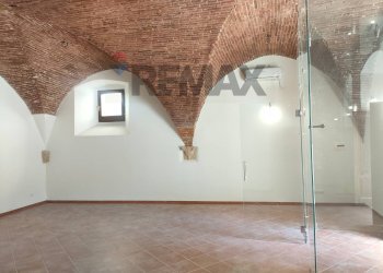 Stanza vuota - Locale Commerciale Piazza IX Martiri, L'Aquila - foto 8