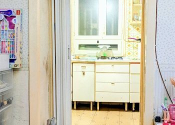 Scale - Three-room apartment Via San Carlo Alle Mortelle, Napoli - photo 3