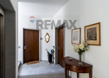 Hall / corridoio - Three-room apartment via monte rosa
 
34, Milano - photo 32