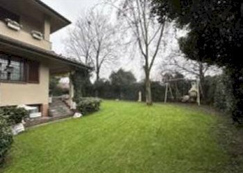 Foto 1 - Villa a Schiera via Don Luigi Cantini
 
69, Agrate Brianza - foto 1