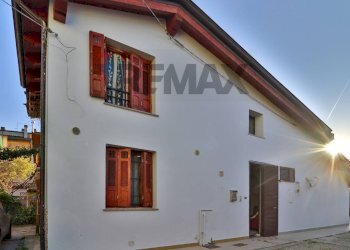 Casa all\'aperto - Independent house Via Val D'Enza
180, Sant'Ilario d'Enza - photo 1