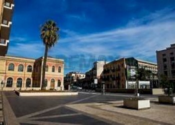 Edificio all\'aperto - Box Piazza Vittorio Emanuele Orlando
snc, Palermo - photo 1