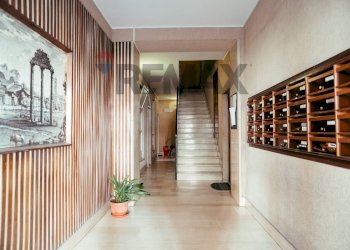 Ricezione / Lobby - Two-room apartment Via Monte Cervialto
82, Roma - photo 3