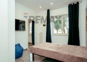 Camera / camera da letto - Two-room apartment Via Monte Cervialto
82, Roma - photo 8