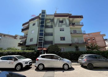 Edificio all\'aperto - Four-room apartment Via Giotto
 
14, Aprilia - photo 1
