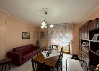 Sala da pranzo - Quadrilocale Via Mazzini
 
64, San Pietro Vernotico - foto 7