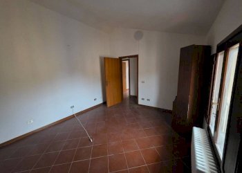 Camera da letto - Three-room apartment via Borgo, Minerbio - photo 11