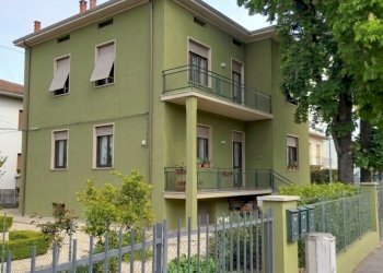 Facciata retro verde - Casa indipendente Via Volturno 104, Parma - foto 2