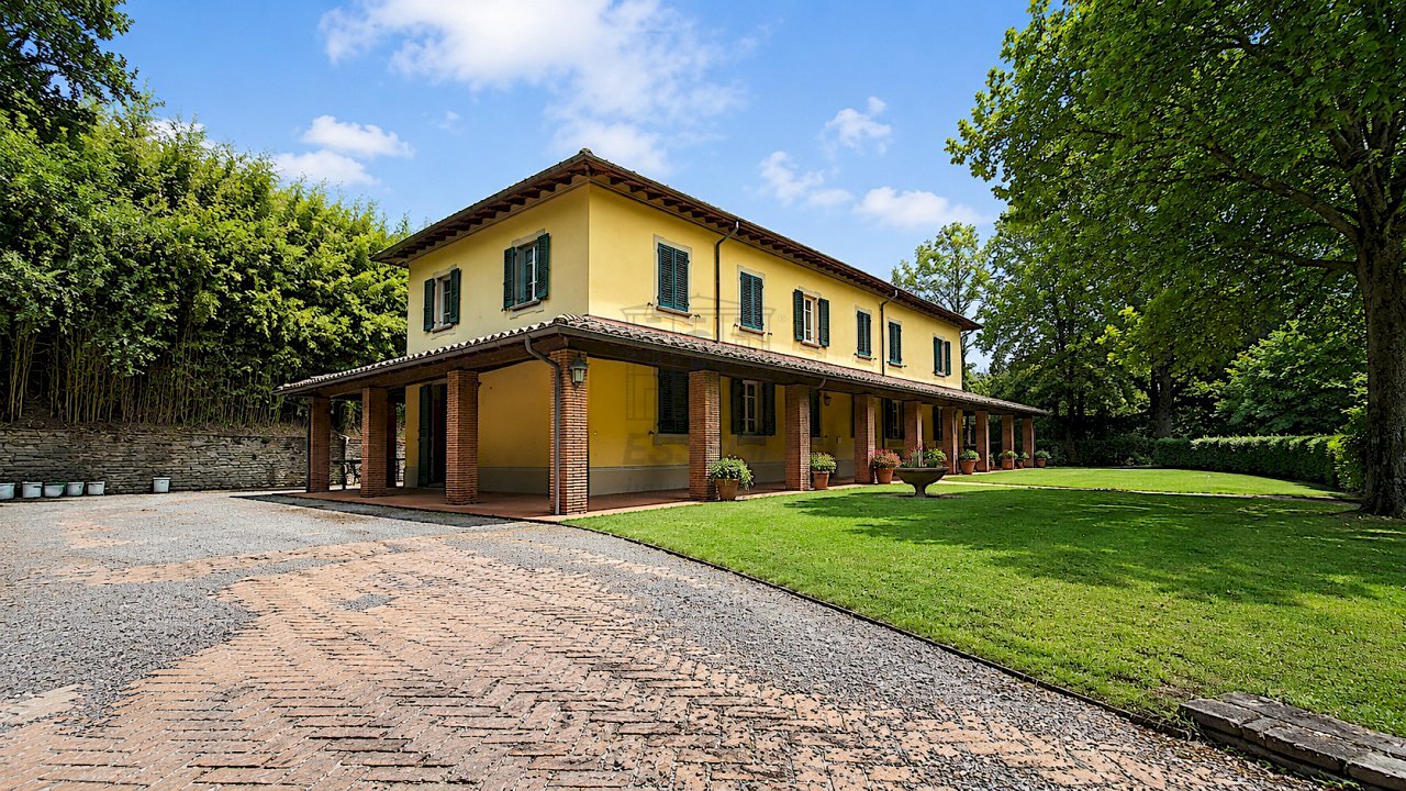 vendesi villa moderna con piscina lucca ChatGPT Im - Villa Via di Tiglio 33, Capannori - foto 2