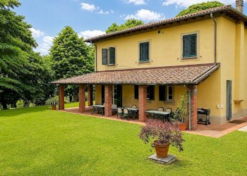 vendesi villa moderna con piscina lucca ChatGPT Im - Villa Via di Tiglio 33, Capannori - foto 4