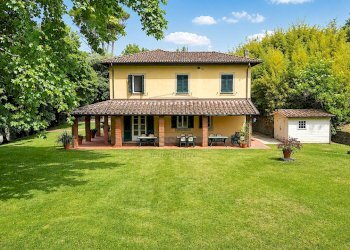 vendesi villa moderna con piscina lucca ChatGPT Im - Villa Via di Tiglio 33, Capannori - foto 6