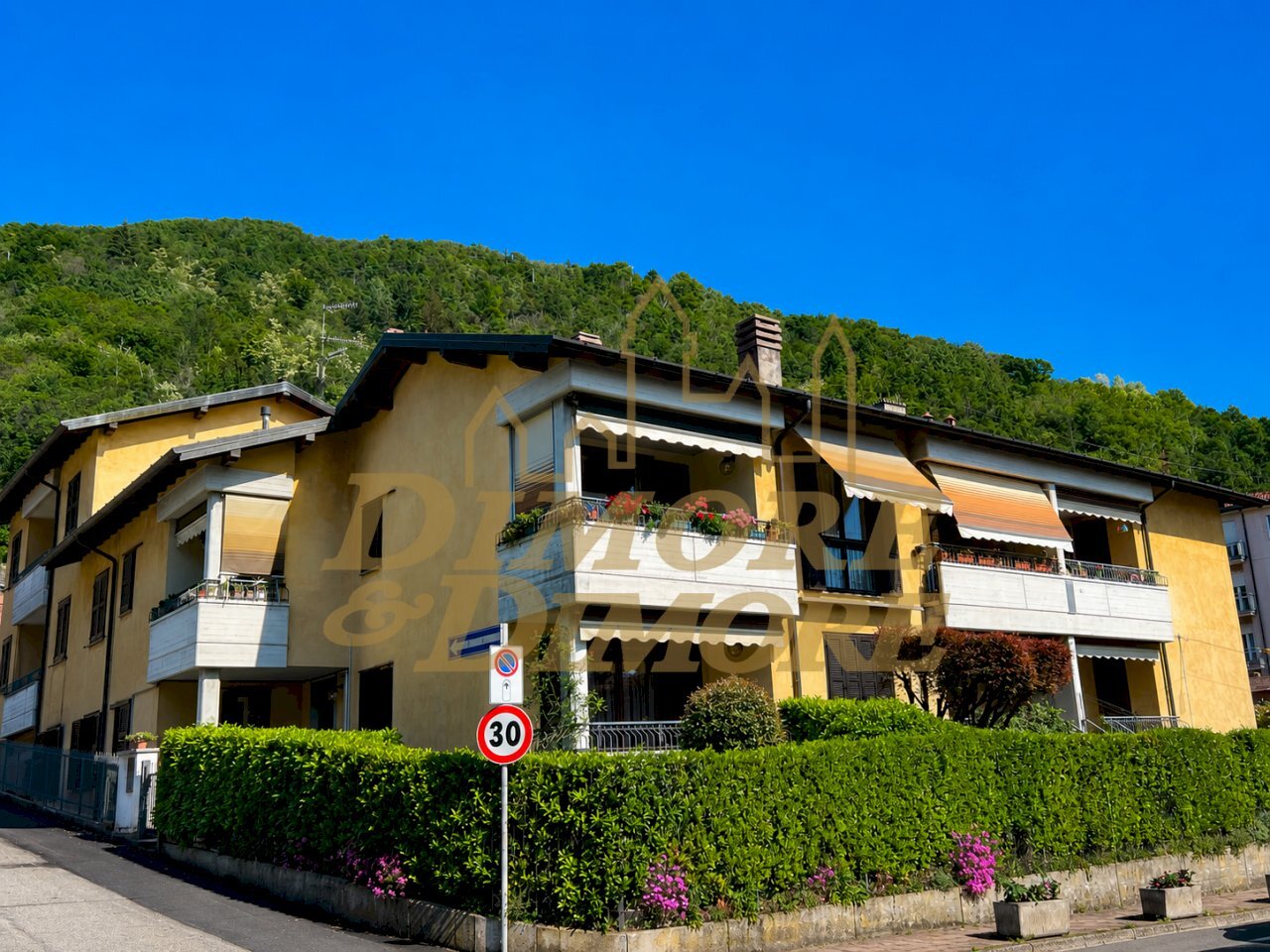 Residence - Apartment Viale Garibaldi 19, Maccagno con Pino e Veddasca - photo 1