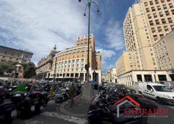 8.1 ESTERNO.jpeg - Ufficio Piazza Dante 10, Genova - foto 17