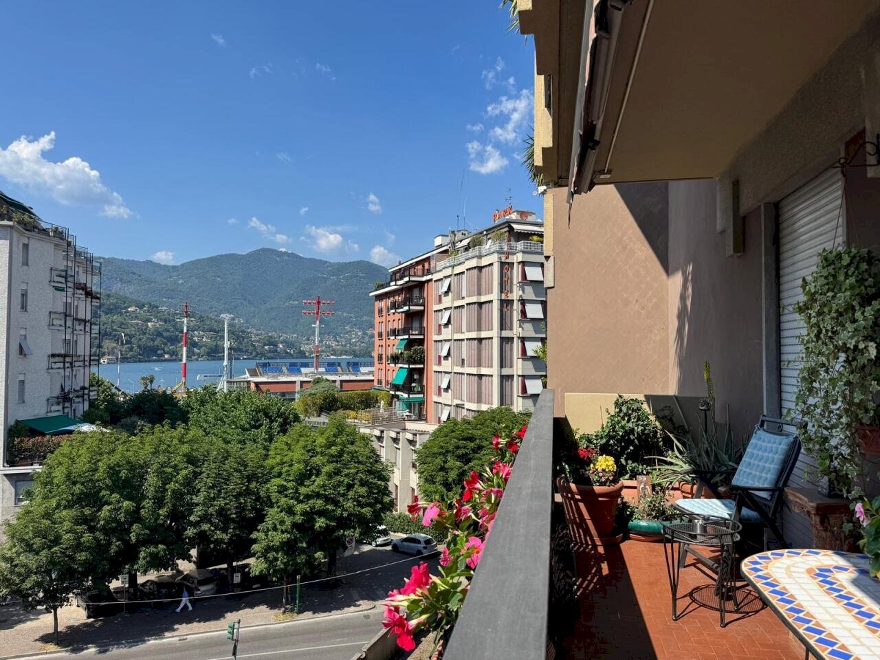 Vista e balcone - Two-room apartment Viale Massenzio Masia 79, Como - photo 1