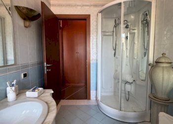 Bagno - Two-room apartment Viale Massenzio Masia 79, Como - photo 17