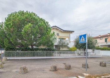 Three-room apartment Via Eugenio Montale, Cervia - photo 39