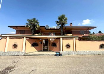 Portion of a house Via Lobrino, Cerano - photo 8