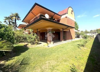 Portion of a house Via Lobrino, Cerano - photo 9