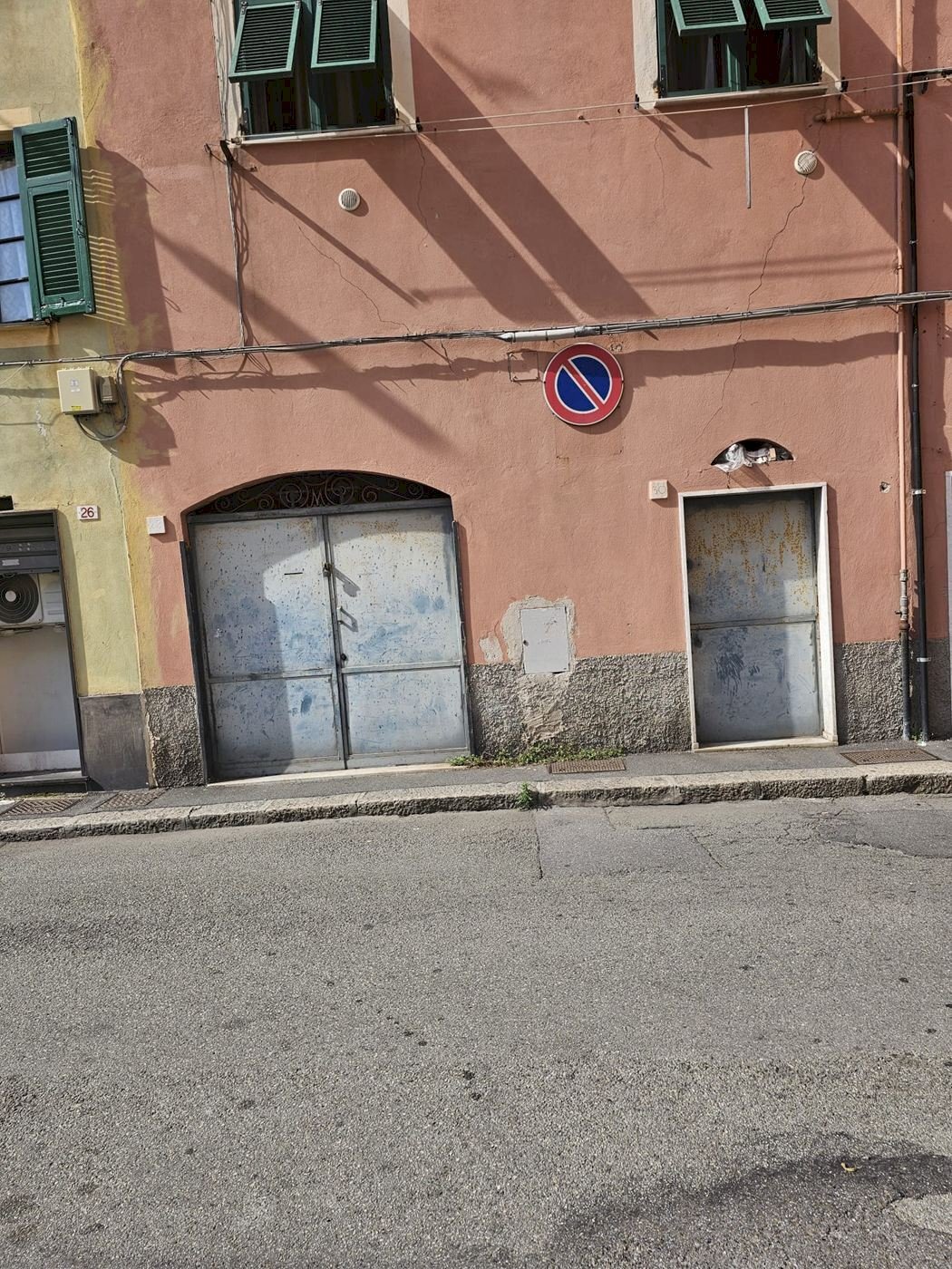 Magazzino piazza aprosio, Genova (zona Sestri Ponente) - foto 2