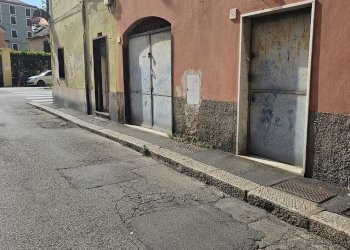 Magazzino piazza aprosio, Genova (zona Sestri Ponente) - foto 1