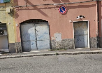 Magazzino piazza aprosio, Genova (zona Sestri Ponente) - foto 2