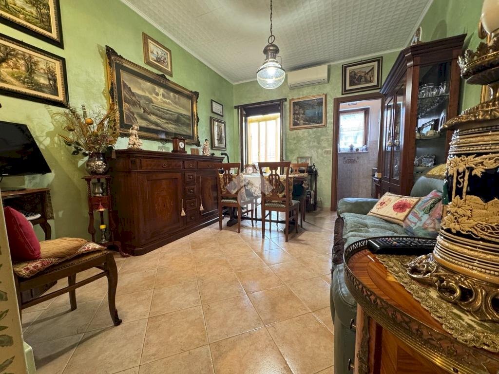 Two-room apartment Via Ventimiglia, Torino (neighborhood Nizza Millefonti) - photo 1