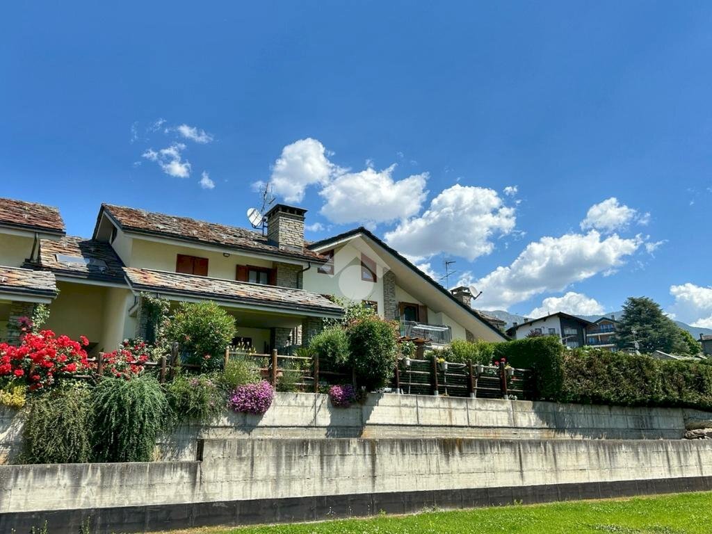 Villa a Schiera Via Alessandro Passerin D'Entreves, Aosta - foto 1