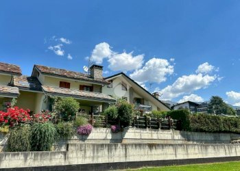 Villa a Schiera Via Alessandro Passerin D'Entreves, Aosta - foto 1