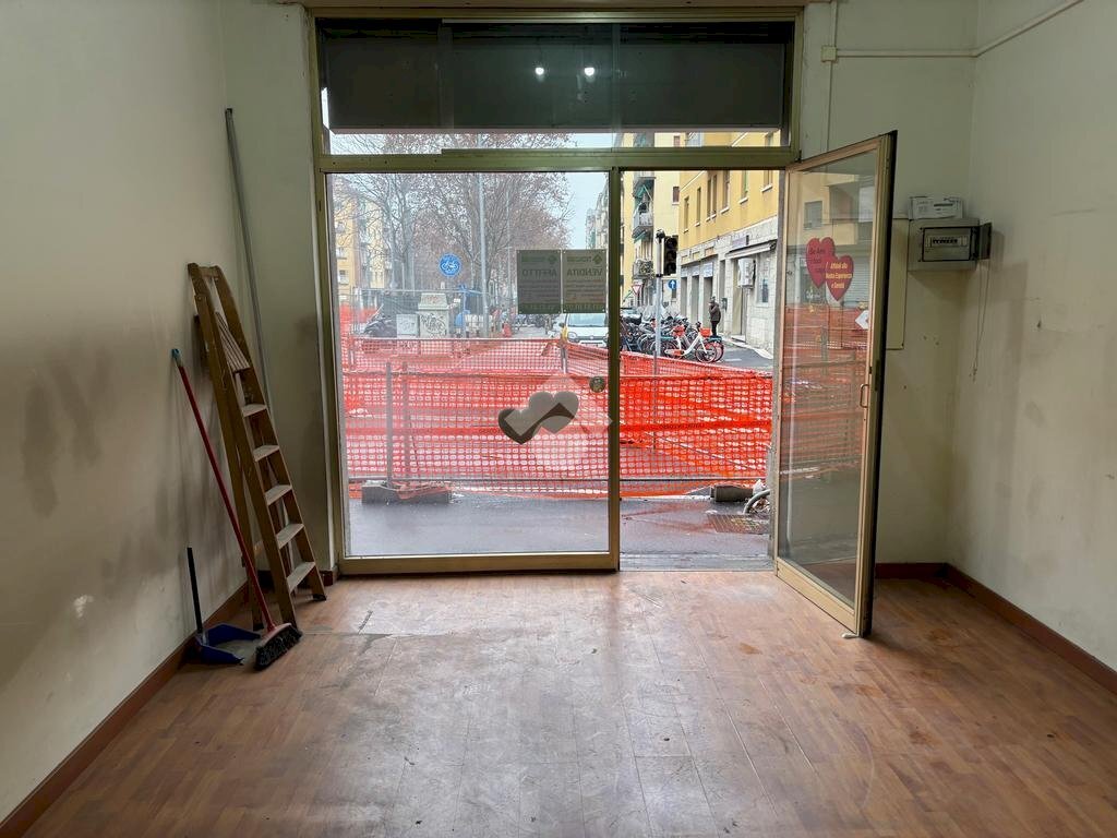 Negozio Negozio/Ufficio Via San Donato, Bologna (zona San Donato) - foto 1