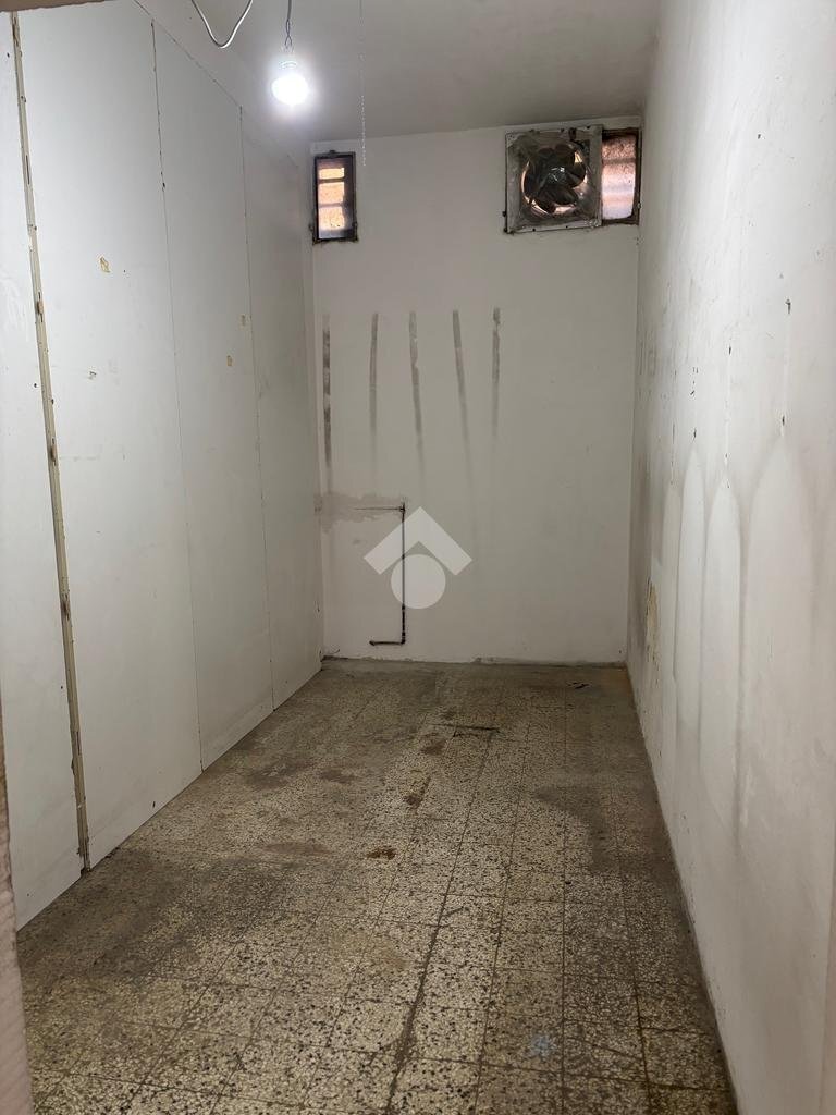 Negozio Negozio/Ufficio Via San Donato, Bologna (zona San Donato) - foto 3