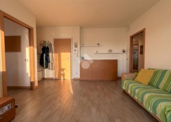 Three-room apartment Via Puglia, Grezzago - photo 3