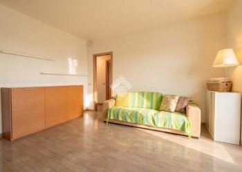Three-room apartment Via Puglia, Grezzago - photo 4