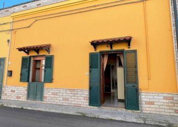 Facciata - Casa indipendente via Giuseppe Verdi, Neviano - foto 1