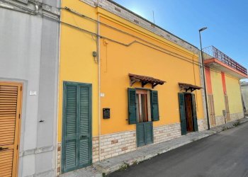 Facciata - Casa indipendente via Giuseppe Verdi, Neviano - foto 3