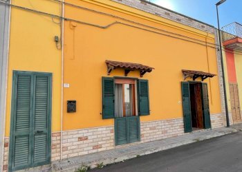 Facciata - Casa indipendente via Giuseppe Verdi, Neviano - foto 4
