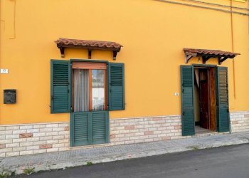 Facciata - Casa indipendente via Giuseppe Verdi, Neviano - foto 5
