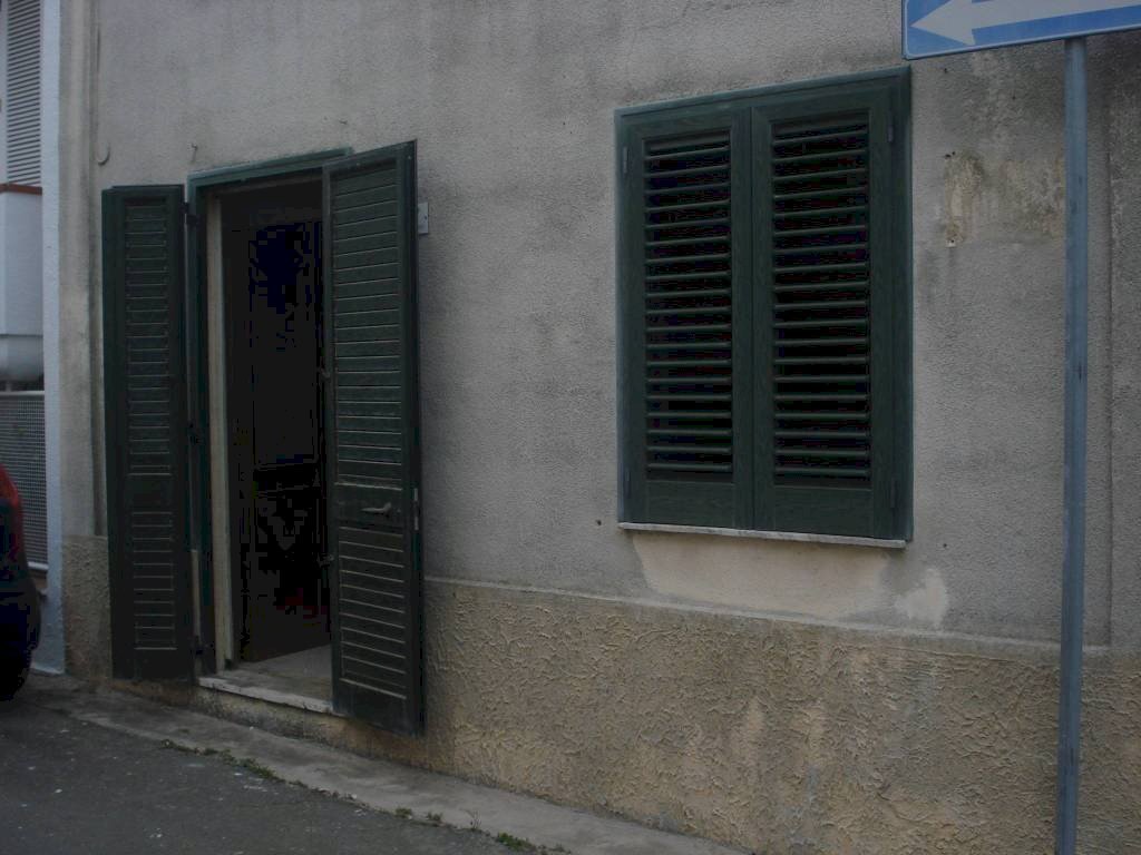 Facciata - Casa indipendente via Francesco Petrarca, Melissano - foto 1