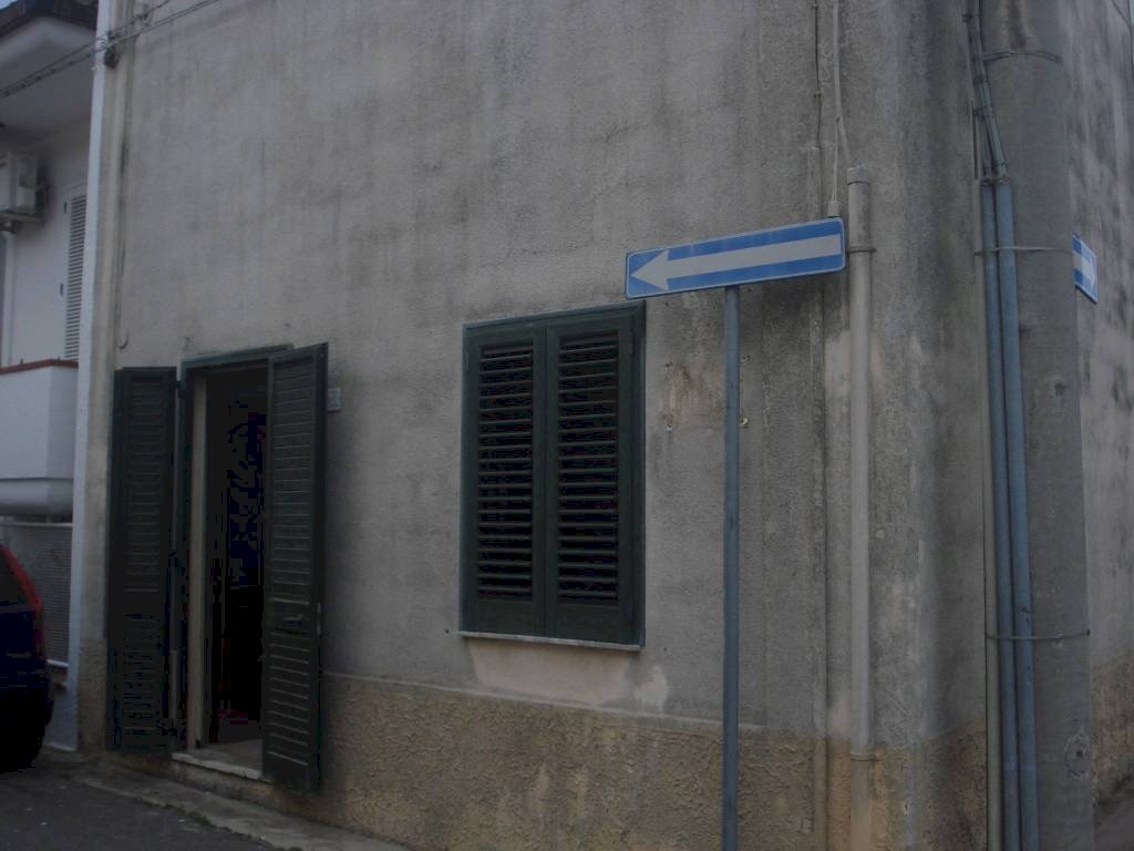Facciata - Casa indipendente via Francesco Petrarca, Melissano - foto 2