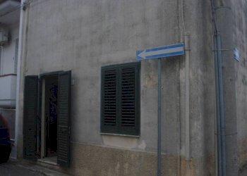 Facciata - Casa indipendente via Francesco Petrarca, Melissano - foto 2