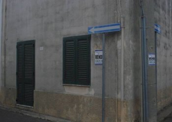 Facciata - Casa indipendente via Francesco Petrarca, Melissano - foto 14