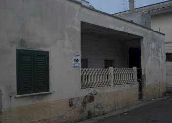 Facciata - Casa indipendente via Francesco Petrarca, Melissano - foto 15