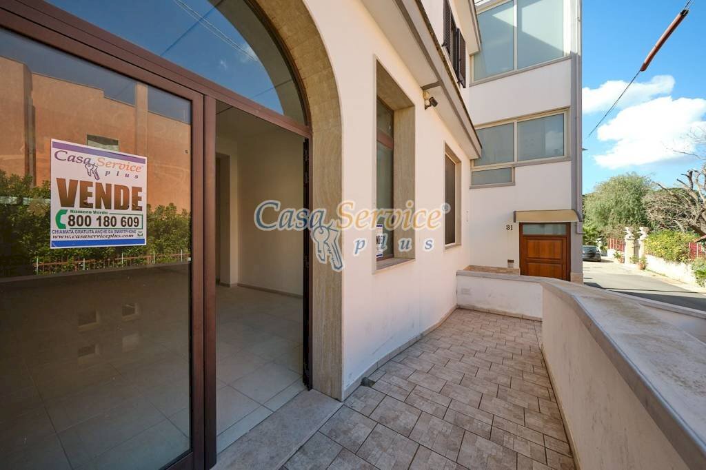 Ingresso - Negozio via Duca delle Puglie, Matino - foto 1