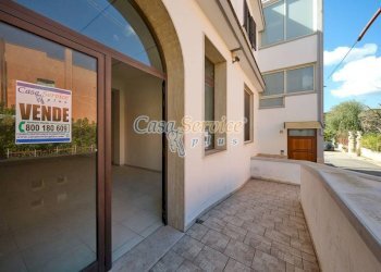 Ingresso - Negozio via Duca delle Puglie, Matino - foto 1