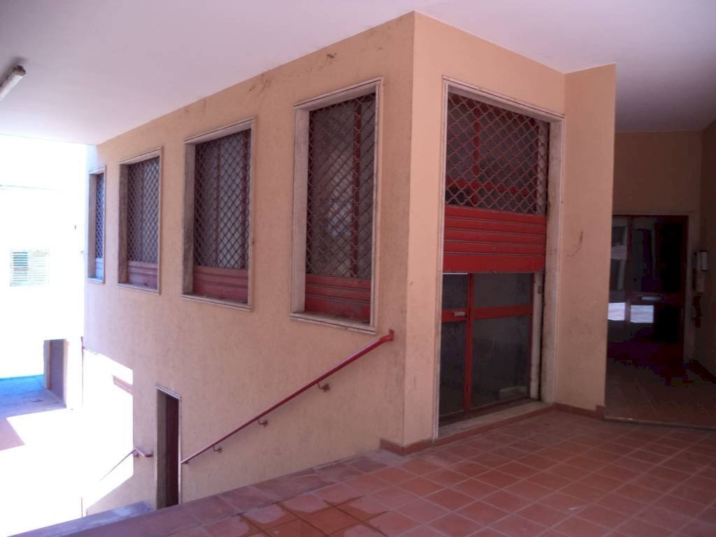 locale - Shop via Roma, Matino - photo 2