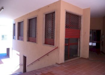 locale - Shop via Roma, Matino - photo 2