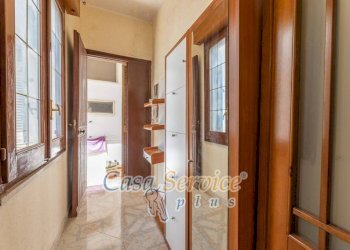 Corridoio - Three-room apartment via Bartolomeo Ravenna, Gallipoli - photo 14