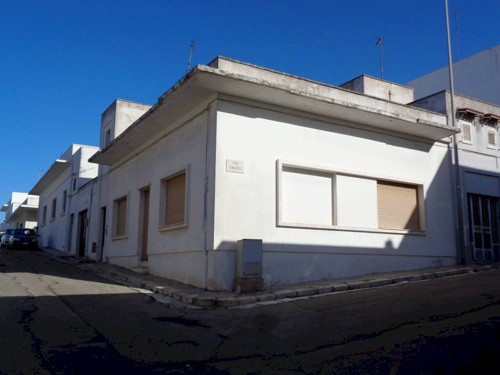 Facciata - Casa indipendente via Savoia, Matino - foto 2